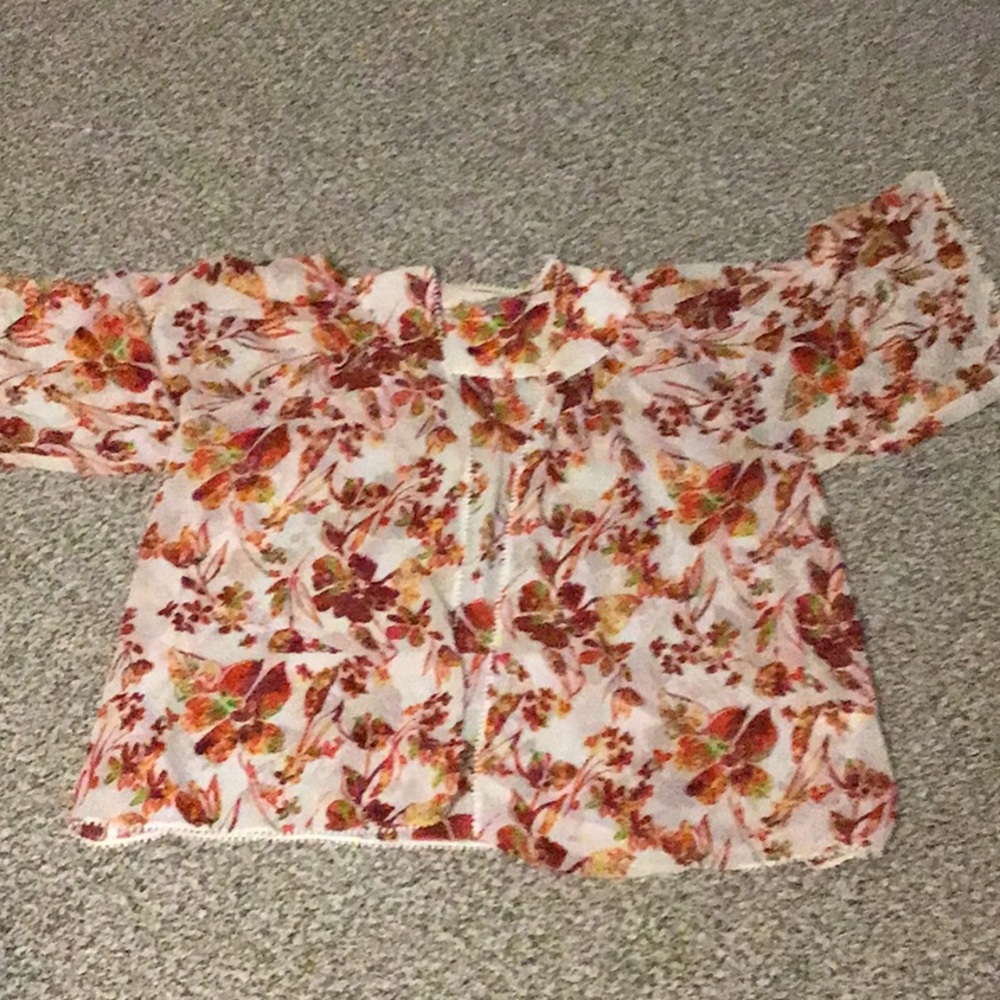 Floral, light, open front top ⭐️Open to offers⭐️